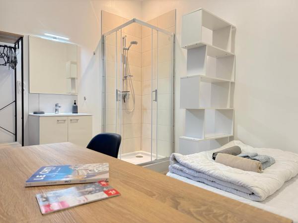 Les arts chambres 1 SDB privatif rez de chaussée, Book  Roubaix Pikardiet