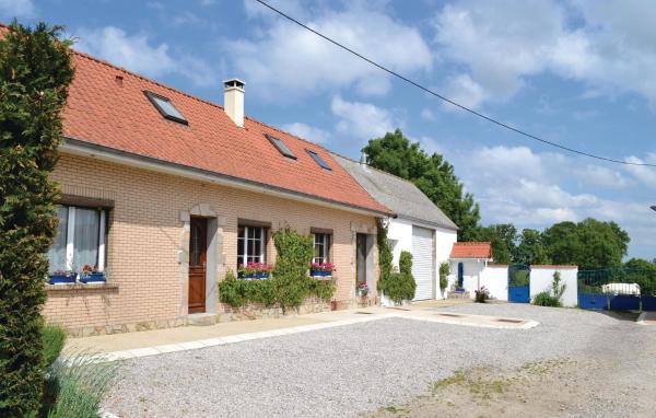 Nice Home In Senlecques With Kitchen, Book Feriehus Watten Sommerhuse, Hytte