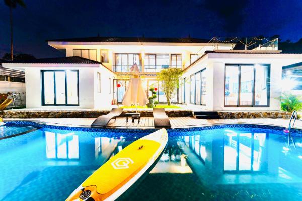 Quang Minh villa, Book  Hoteller i Ha Noi Municipality med pool, Swimmingpool