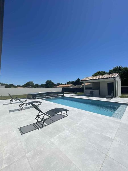 Villa Victoria entre Soulac et Montalivet, Book  Hoteller i Medoc med pool, Swimmingpool