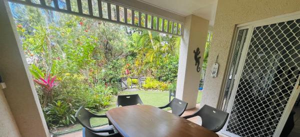2 Bedroom Villa with private courtyard, close to resort pool, Book  Palm Cove 
