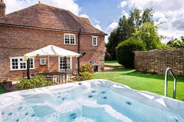 Wilksworth Caravan Park, Book  Wimborne Minster Dorset