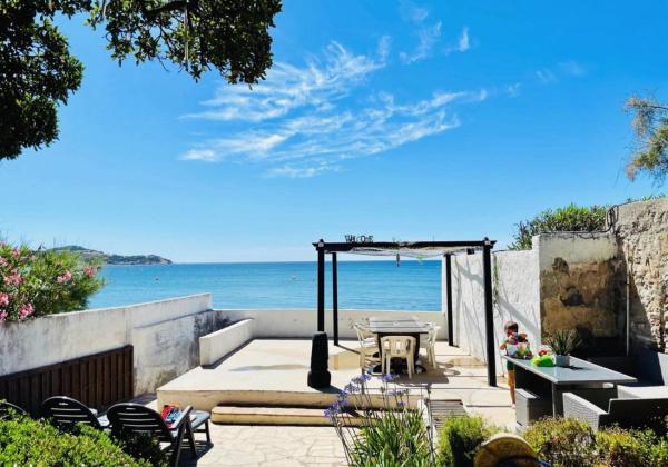 Villa meublée Pieds dans leau, au mois ou plus, Book  Hoteller i Var coast med parkering, Parkering