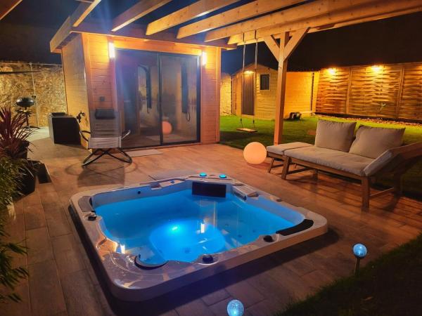 La Villa Aliénor - Spa et Cinéroom, Book  Amilly SPA hoteller, SPA