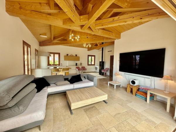 Unique Villa, Pool, Nature & Monaco on Foot, Book  Beausoleil hoteller med pool, Swimmingpool