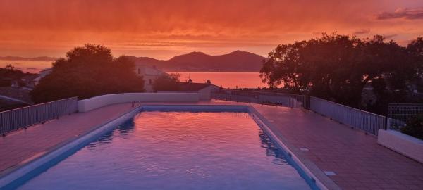 Maison porticcio vue mer chez Olivier, Book  Hoteller i Korsika med pool, Swimmingpool