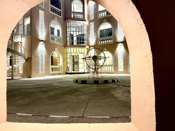 Rambagh Resort Gwalior, Book  Hoteller i New Delhi med parkering, Parkering