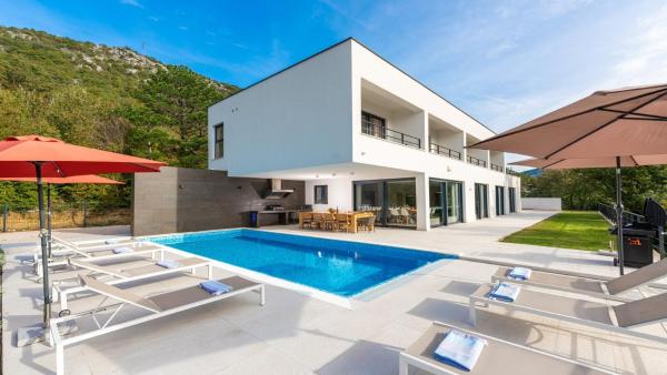 Villa Adria Blue by Villas Holiday, Book  Kvarner hoteller med parkering, Parkering