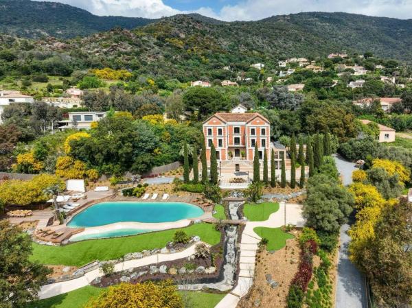 Luxury Villa With Sea View In Le Lavandou, Book  Hoteller i Var coast med pool, Swimmingpool