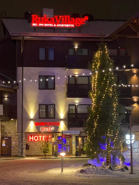 Hotel Ruka Village, private 4BR Suite A27, 133m2, Book  Hoteller i North Ostrobothnia med parkering, Parkering
