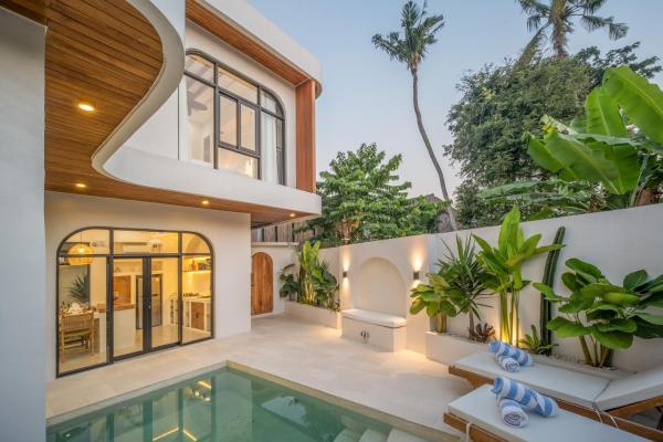 Villa Benjita - Chic Mediterranean Retreat in Pererenan, Book  Badung hoteller med pool, Swimmingpool