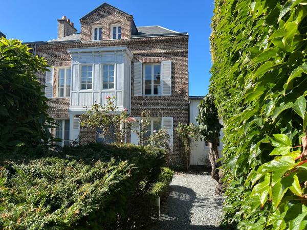 Villa La Renaissance - Etretat, Book  Upper Normandy hoteller med parkering, Parkering