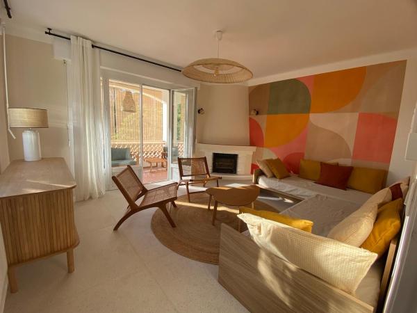 Villa and independent studio St Raphaël Agay, Book  Saint-Raphael Mimosa Road