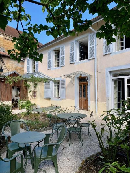 Le Prieuré dArbois, Book  Hoteller i Burgund med parkering, Parkering