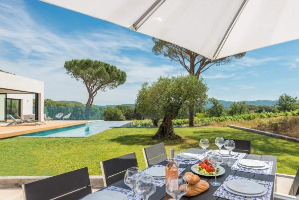 Villa Pins Parasols, Book  Rhône-Alps hoteller med pool, Swimmingpool