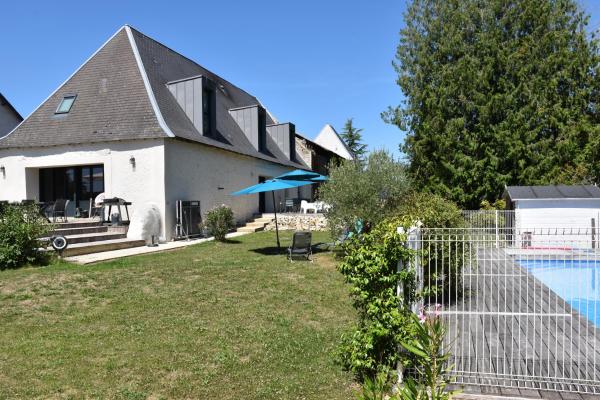 Chambres d\hôtes PANCHIEN, Book  Nouzilly hoteller med pool, Swimmingpool