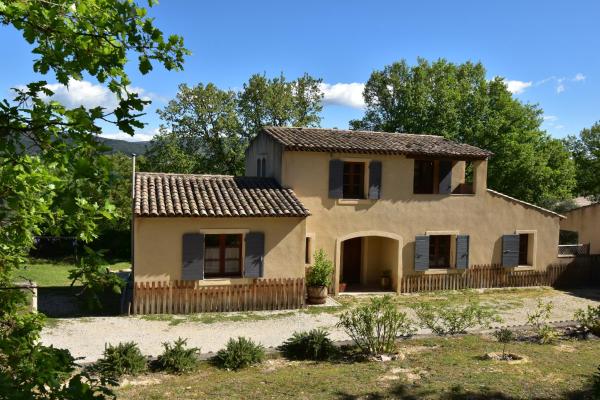 Les Chambres du Luberon & Table d'hôtes, Book  Lauris hoteller med parkering, Parkering