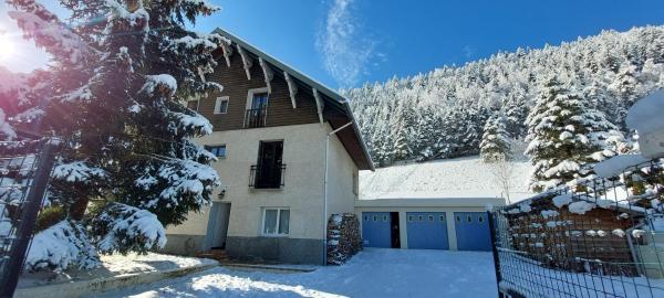 Maison Villard de Lans, Book  Hoteller i Rhône-Alps med parkering, Parkering