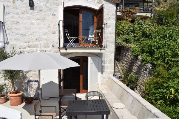 Unique stone apartment Villa M, Book Lejlighed Budva hoteller med parkering, Parkering