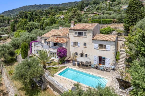 Villa Alto by Villa Plus, Book  Rhône-Alps hoteller med pool, Swimmingpool