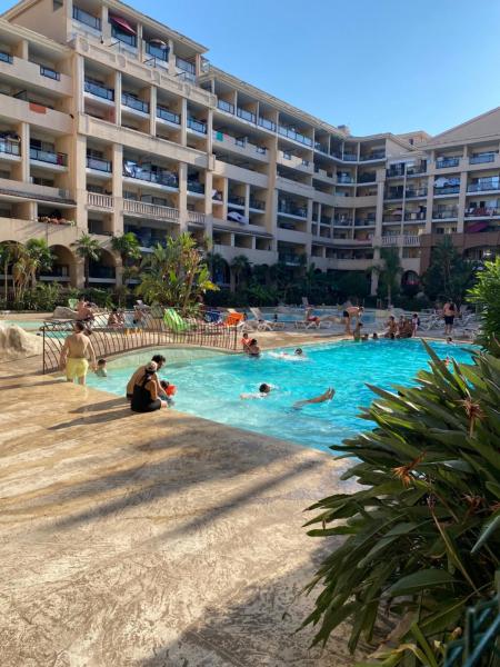 Apparemment proche de la mer, Book  Cannes 