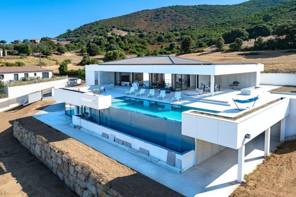 Colombina - Villa avec piscine, Book  Hoteller i Korsika med pool, Swimmingpool