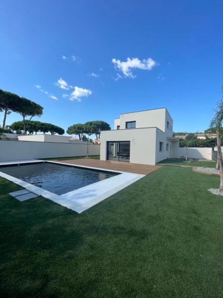 Villa du Soleil Spacious villa with private pool near Cap dAgde beaches, Book  Le Grau-dʼAgde Hérault