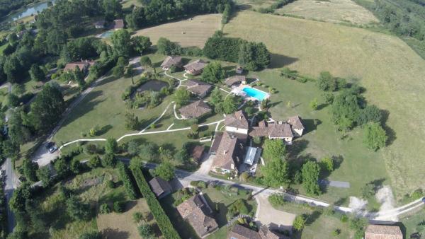Les gîtes du Hameau du Jardin Fleuri, Book  Hoteller i Aquitaine med pool, Swimmingpool