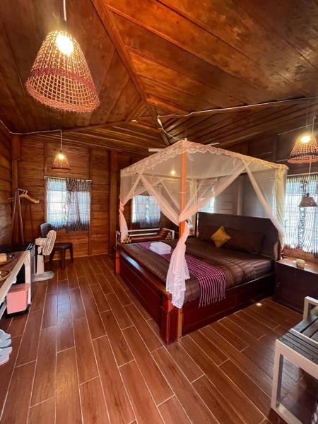 Phum Khnhom Bungalow, Book  Hoteller i Battambang Province med parkering, Parkering