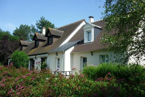 Chambres d'hôtes La Cabriole - Entre Amboise & Chenonceau, Book  Centre hoteller med parkering, Parkering