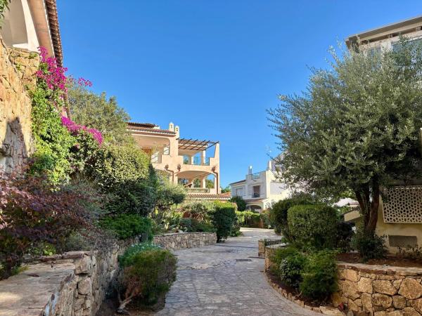 ISA - Residence with swimming pool in Porto Rotondo, Book  Emerald Coast hoteller med pool, Swimmingpool