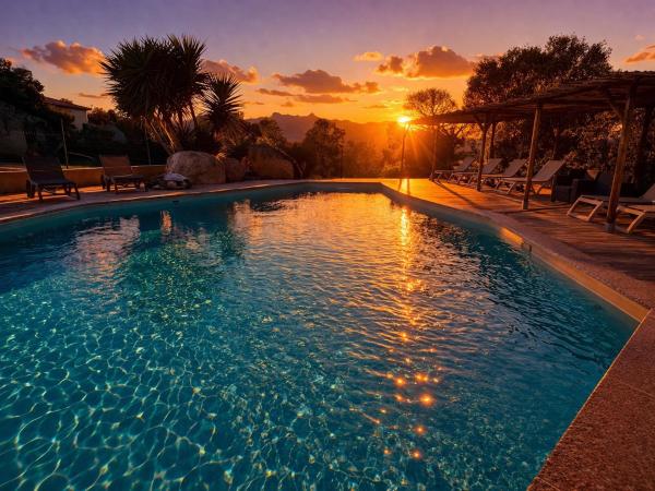Villa Cala Longa - Porto Vecchio, Book  Hoteller i Korsika med pool, Swimmingpool