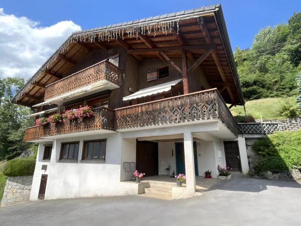 Chalet Arnica, Book Chalet Hoteller i Rhône-Alps med parkering, Parkering