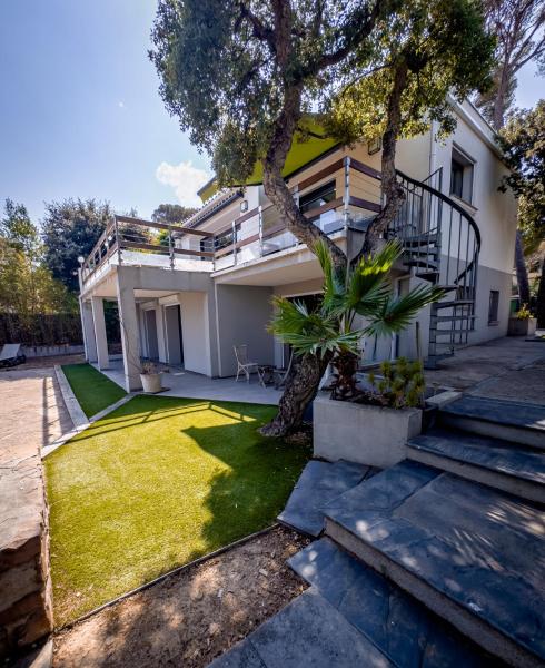 St Aygulf - Villa Marinade 280m de la mer, Book  Hoteller i Var coast med parkering, Parkering