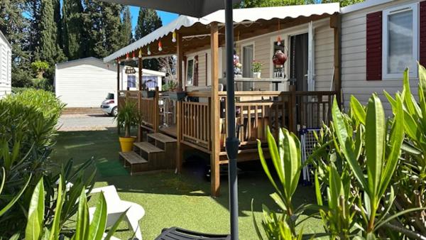 Mobilhome neuf tout confort, Book  Hoteller i Var coast med pool, Swimmingpool