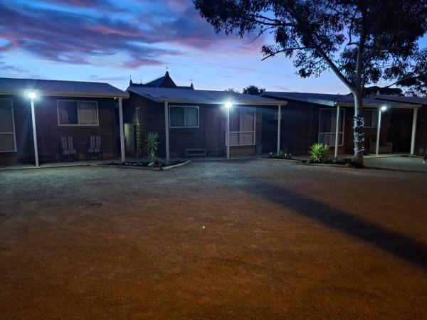 Hawker cabins, Book  Hawker South Australia