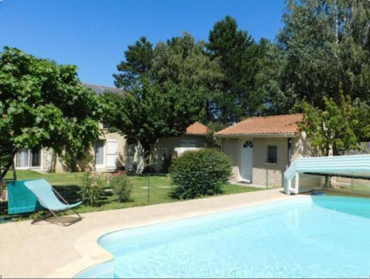 Les Cigales, Book  Hoteller i Rhône-Alps med pool, Swimmingpool