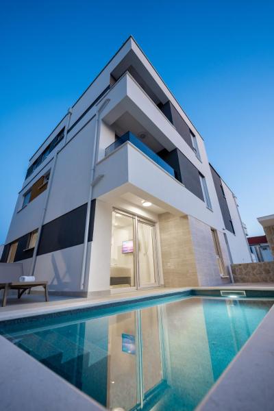 Relax apartments - private pool and garden II, Book Lejlighed Hoteller i Zadar County med pool, Swimmingpool
