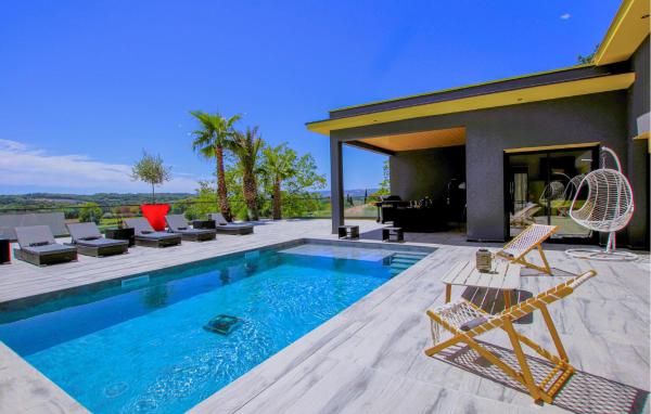 Villa De Standing, Book  Hoteller i Drôme Provençale med pool, Swimmingpool