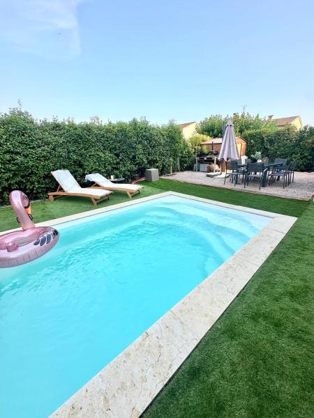 Villa du Paradis, Book  Rhône-Alps hoteller med pool, Swimmingpool