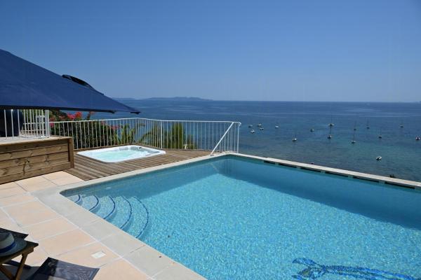 Seaside Villa With Panoramic Views In Les Îles D'or, Book  La Londe-les-Maures Var coast