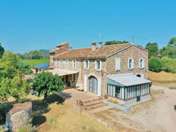 Villa in Le Luc with Pool & Vineyard Views, Book  Rhône-Alps hoteller med pool, Swimmingpool