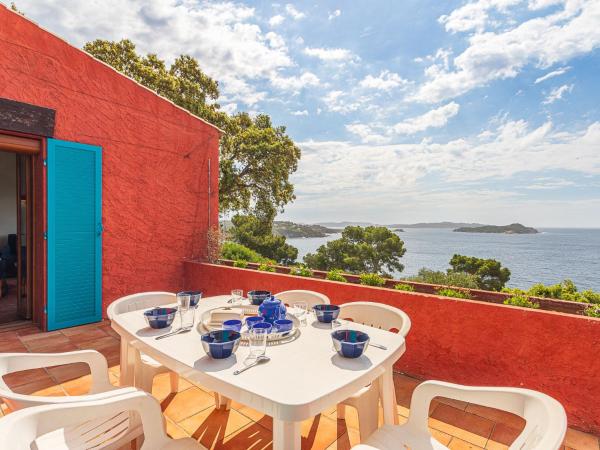 Villa Pénélope by Interhome, Book  Hoteller i Var coast med parkering, Parkering