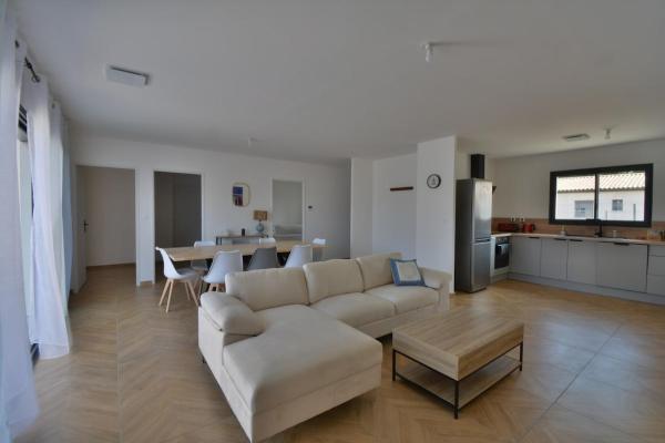 Villa Evan Climatisation individuelle par pièce proche du centre-ville, Book  Hoteller i Rhône-Alps med parkering, Parkering
