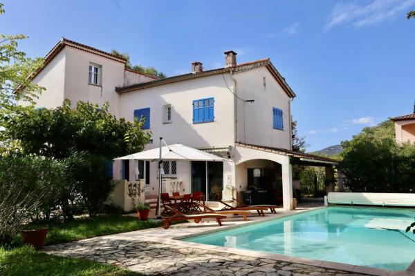 Spacious Villa With Pool In La Crau, Book  Hoteller i Var coast med pool, Swimmingpool