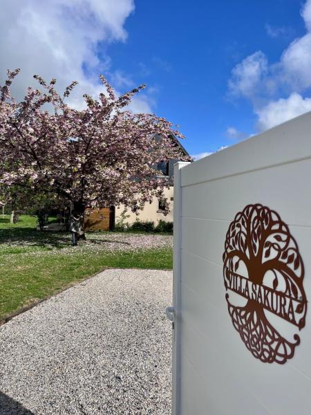 Villa Sakura, Book  Lower Normandy hoteller med parkering, Parkering