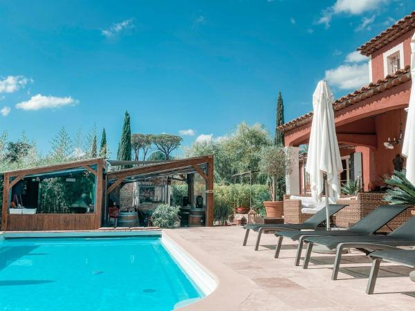 Provençal Villa In The Heart Of The Maures, Book  Rhône-Alps hoteller med pool, Swimmingpool