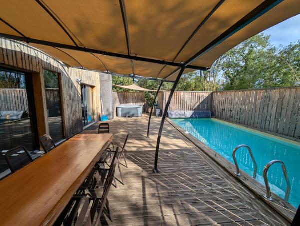 Villa Mammouth, Book  Hoteller i Rhône-Alps med pool, Swimmingpool
