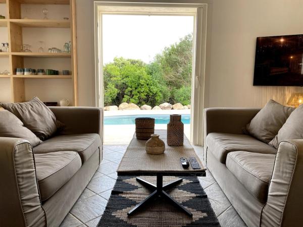 Villa Porto Vecchio, calme avec piscine, Book  Korsika hoteller med parkering, Parkering