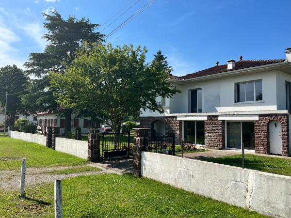 Ongi Etorri Chez les Ch\tis, Book  Saint-Jean-le-Vieux 